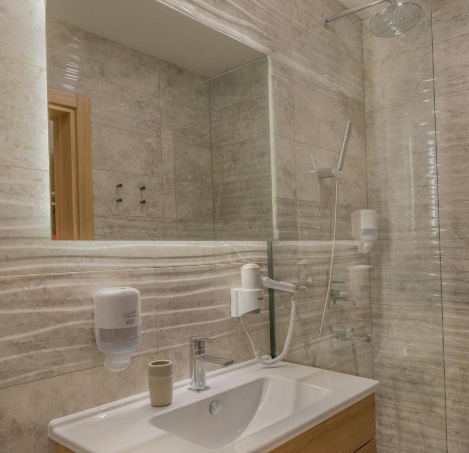 Hotel Osetia Garden モムチルグラト エクステリア 写真