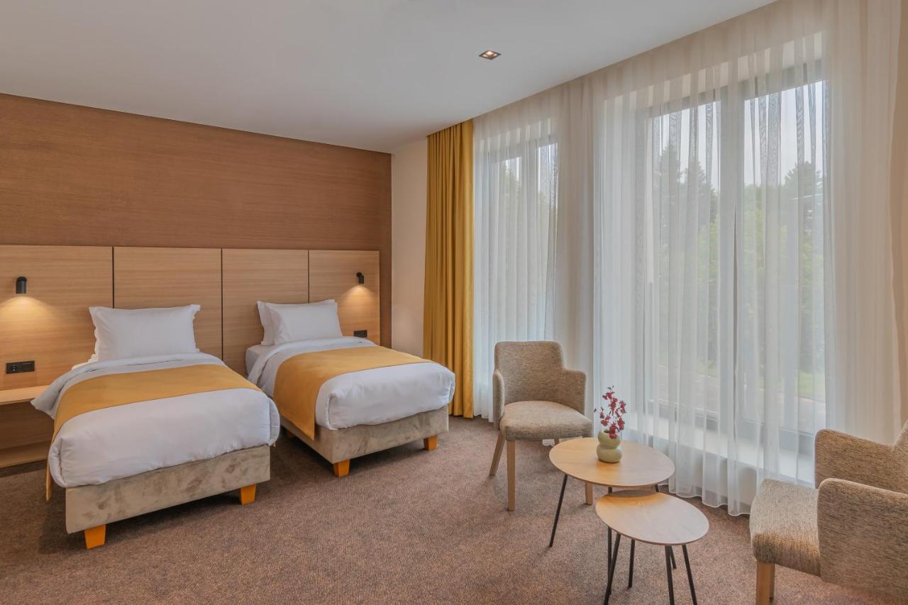 Hotel Osetia Garden モムチルグラト エクステリア 写真