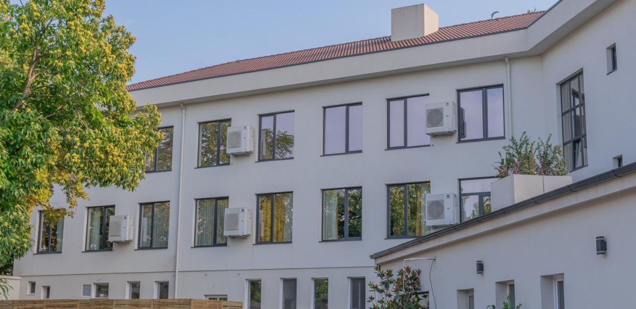 Hotel Osetia Garden モムチルグラト エクステリア 写真