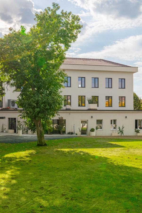 Hotel Osetia Garden モムチルグラト エクステリア 写真